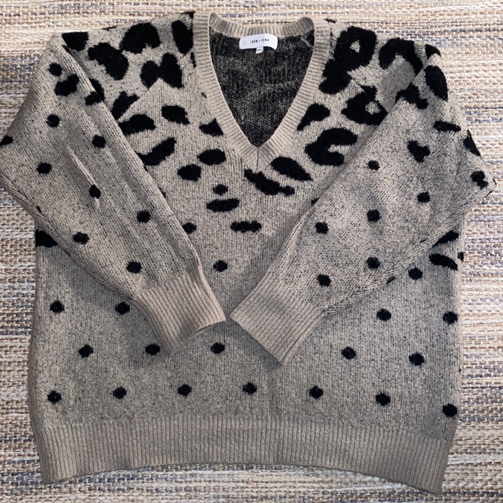 V neck cozy animal print sweater!